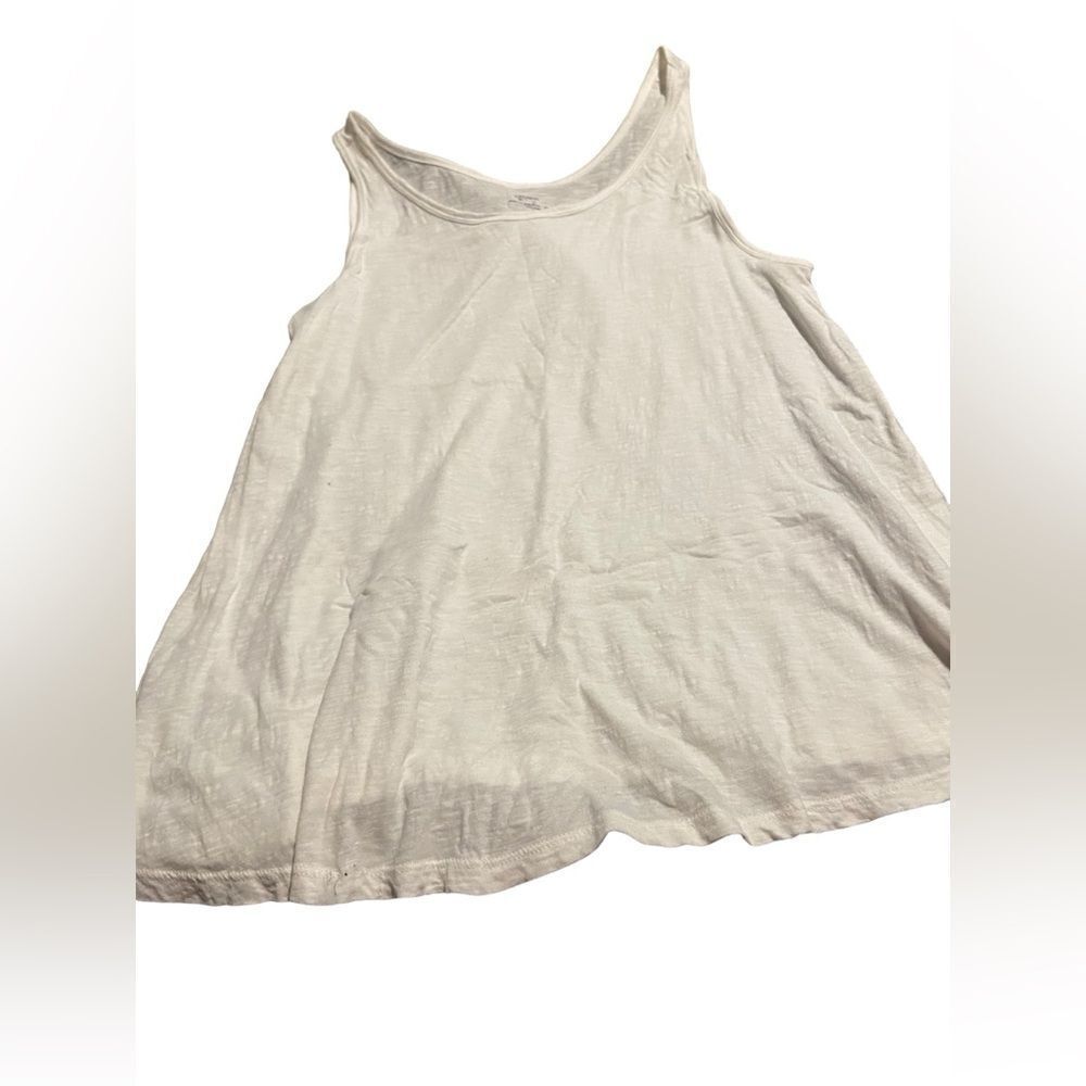 Crown and Ivy size medium authentic tee tee like new see pics